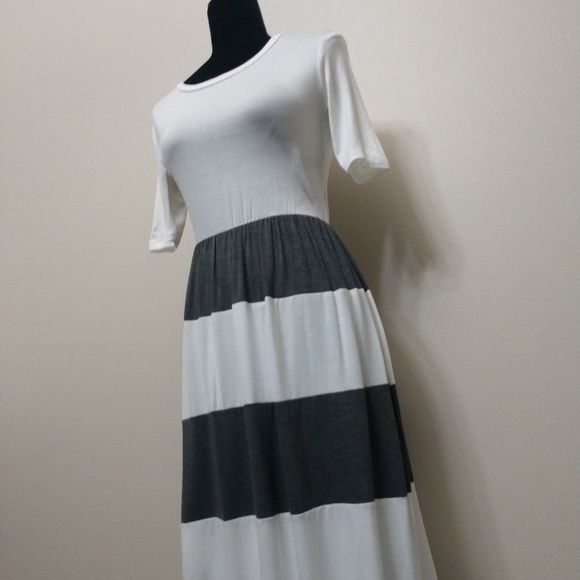 💥CLEARANCE Charcoal Stripe 3/4 Sleeve Midi Dress - Picture 2 of 8